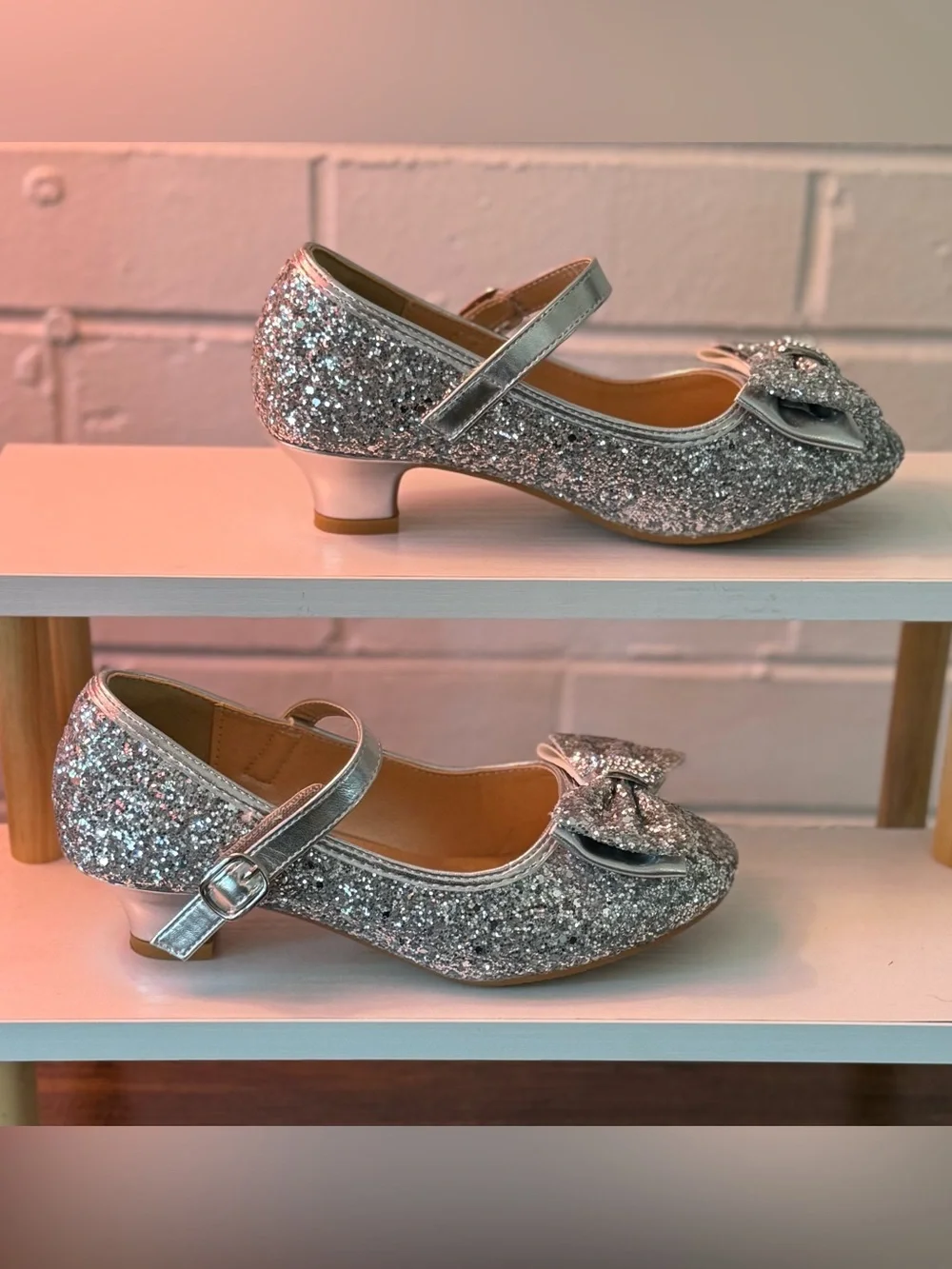NWOT Girls Silver Glitter Bow Princess Heels Dress Shoes Size 2